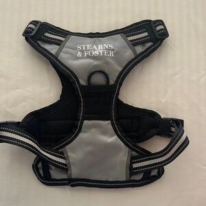 Stearns & Foster Black and Gray Dog Harness